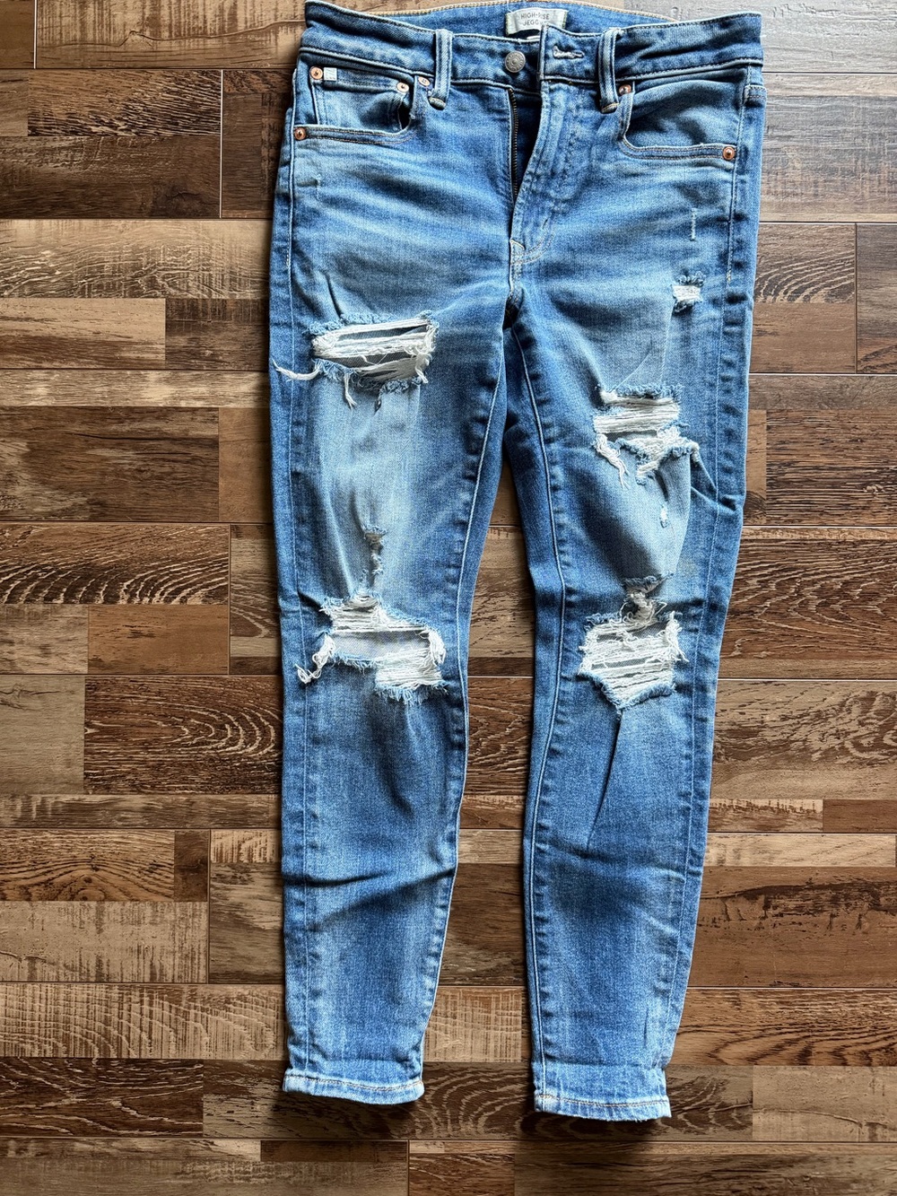 AE77 distress jeans